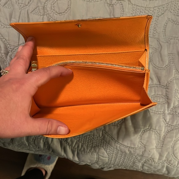 Louis Vuitton Ultra Rare Orange Epi Leather Long Foldover Snap Wallet - Picture 9 of 12